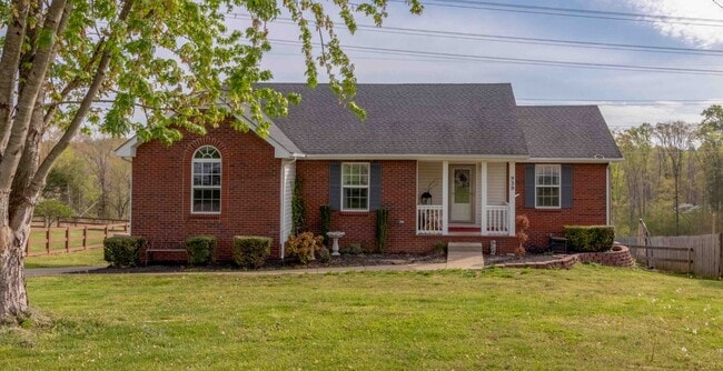 Building Photo - 3 bedroom Dog Friendly Home For Rent with Swimming Pool!