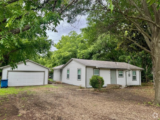 Building Photo - 728 Hilltop Cir