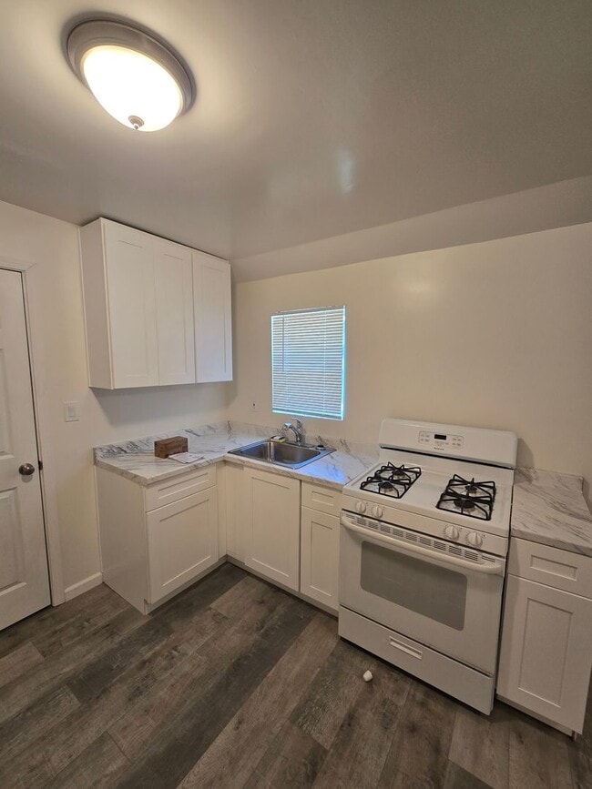 Foto del edificio - Downtown Modesto Studio for Rent