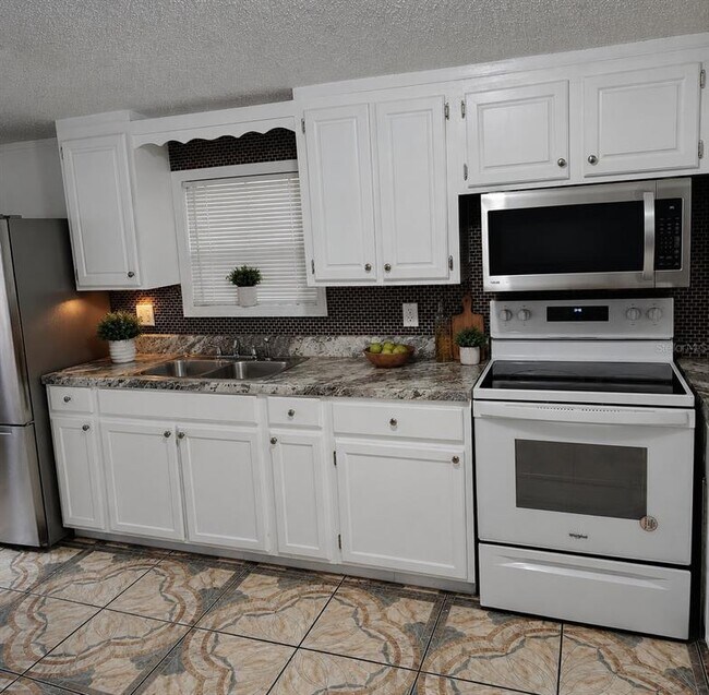Foto del edificio - 7494 Charlin Pkwy