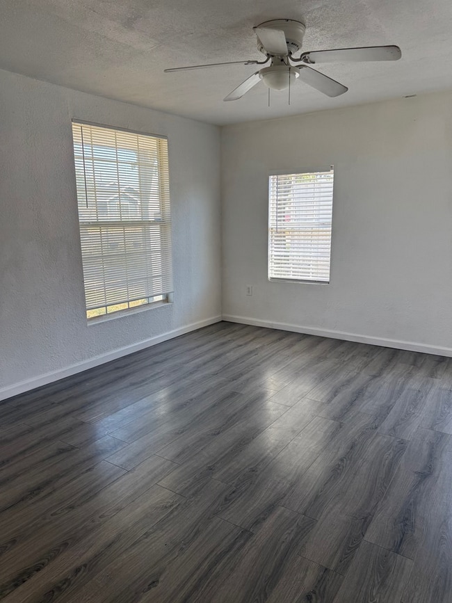 Foto del edificio - 814 E 15th St