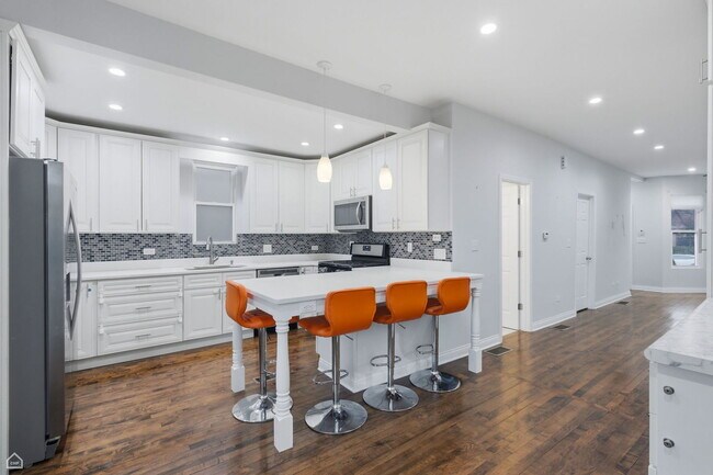 Foto del edificio - 4151 W Fullerton Ave