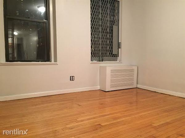 Building Photo - 345 E 90th St