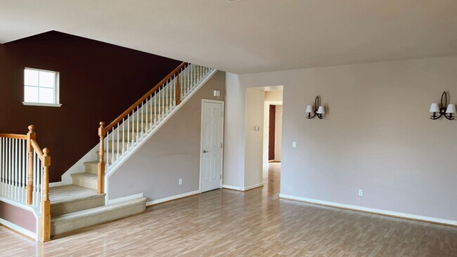 Foto del edificio - Full Bedroom and Bathroom Downstairs