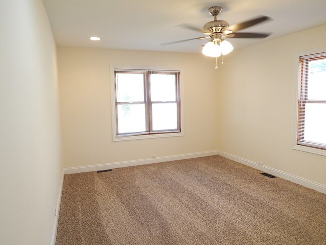 Building Photo - 1102 Van Buren Ave