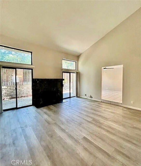 Foto del edificio - 10022 Reseda Blvd