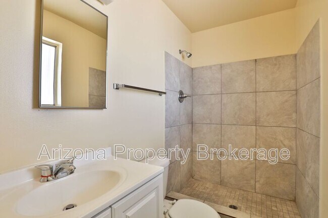 Foto del edificio - 3940 W. Glenn Dr.