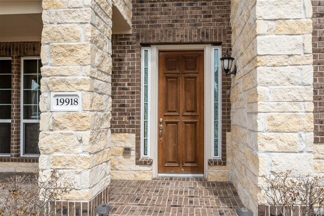 Building Photo - 19918 Ravens Thorpe Ln