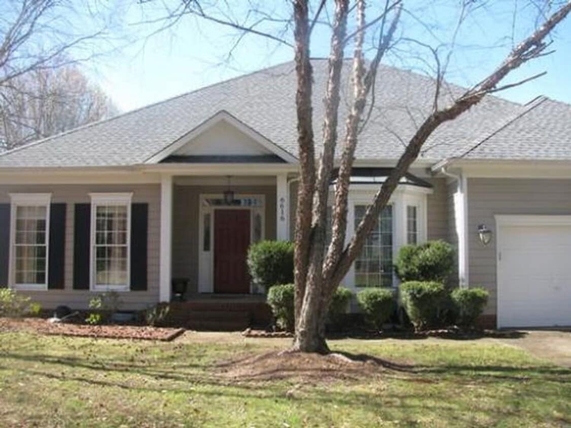 Primary Photo - Available Now! 4 Bedroom Single Family Home
