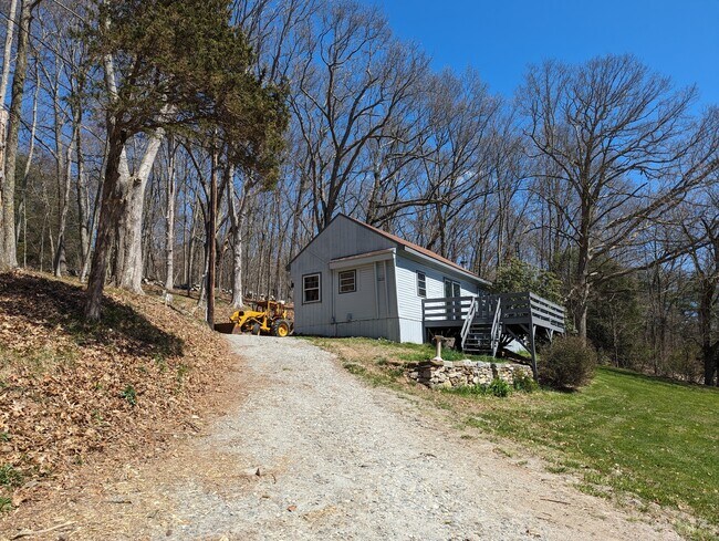 Foto del edificio - 264 McCall Rd
