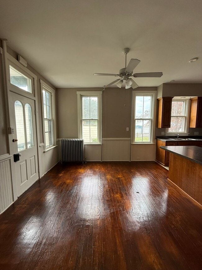 Building Photo - 128 N Barbara St