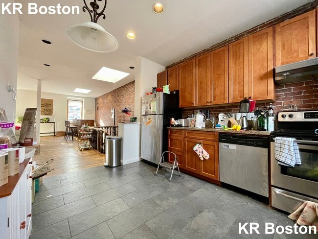 Building Photo - 473 Massachusetts Ave