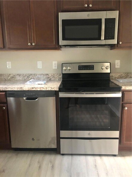 Foto del edificio - 851 Crestway Dr