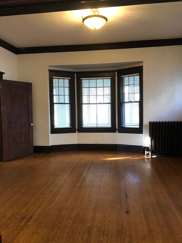 Primary Photo - 1321 6th St SE