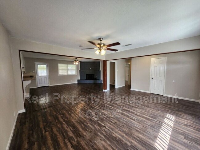 Building Photo - 7009 Corona Dr