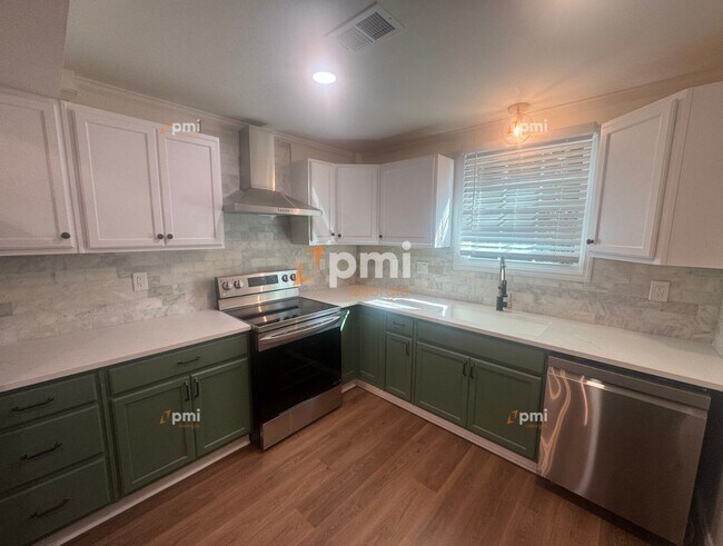Building Photo - 3220 Ingleside Ave