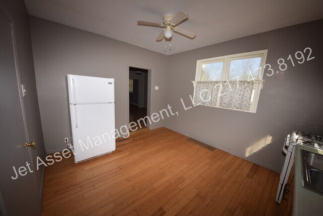 Foto del edificio - 2 bedroom HOUSE For RENT