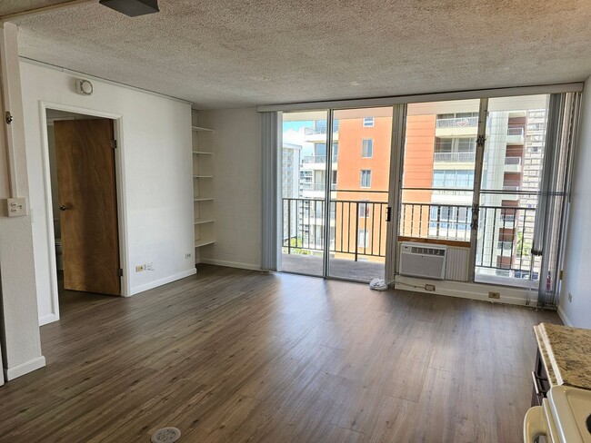 Foto del edificio - Window AC. Two parking Option