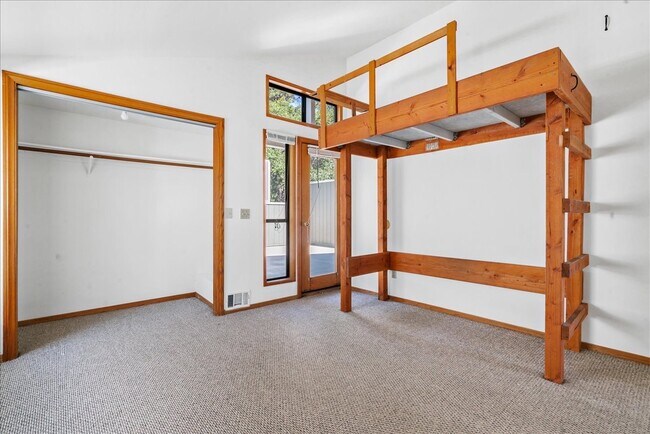 Foto del edificio - 561 Luneta Dr