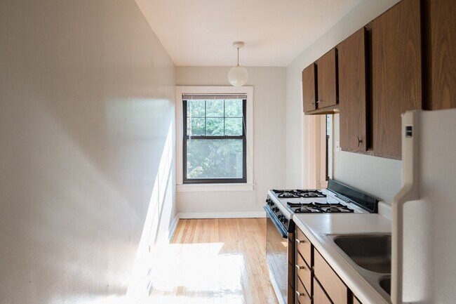 Foto del edificio - 3007 N Racine Ave