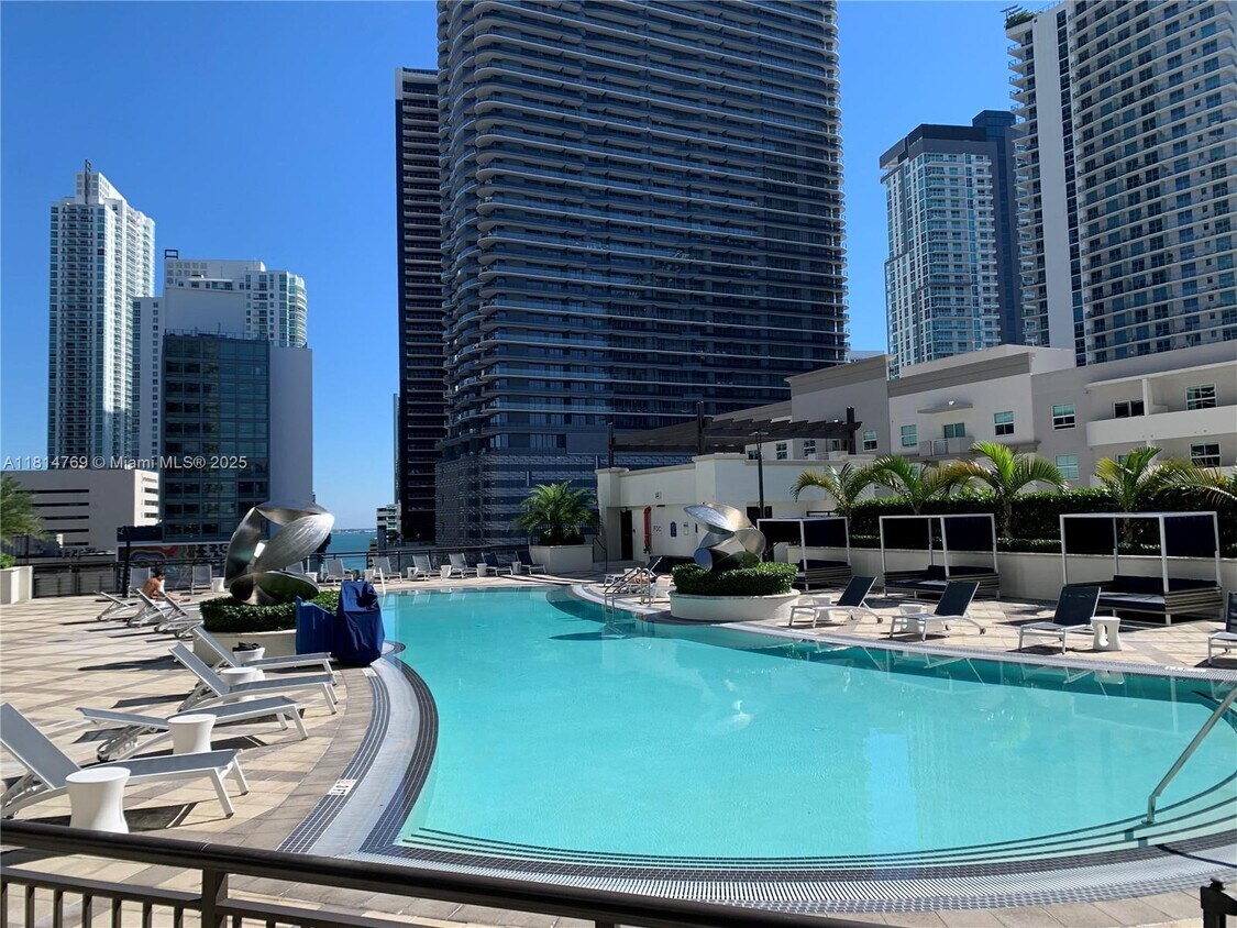 Foto principal - 999 SW 1st Ave