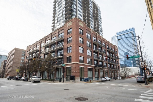 Building Photo - 210 S Desplaines St