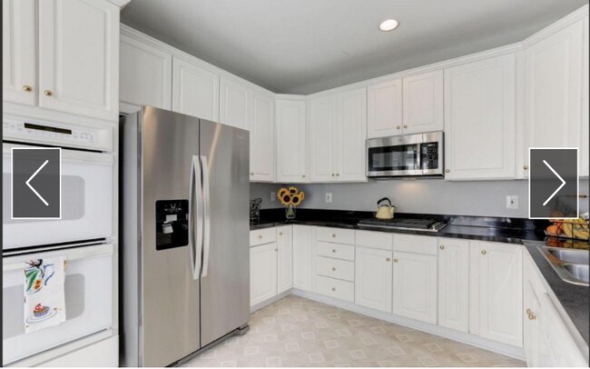 Foto del edificio - 8811 Hunting Lodge Ct
