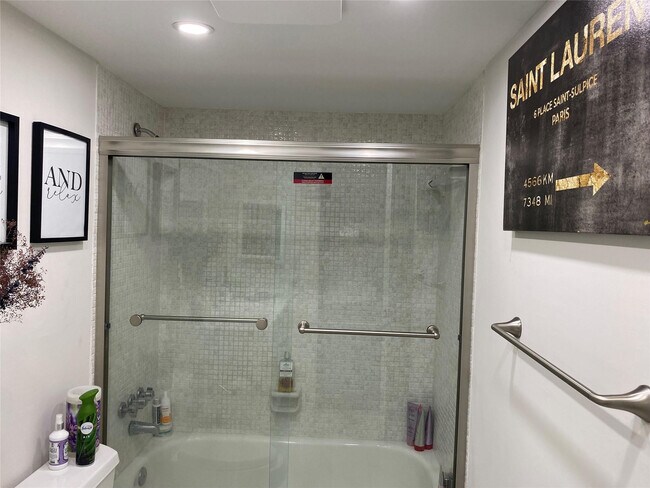 Foto del edificio - 3031 NE 51st St