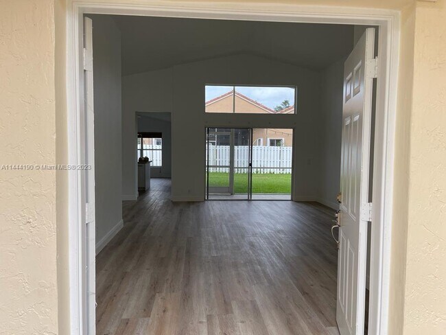 Building Photo - 622 Carrington Ln