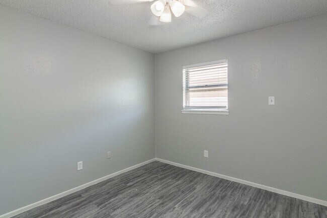 Foto del edificio - Remodeled units AVAILABLE NOW! Leasing fast!!!