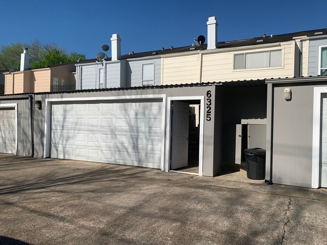 6325 Creekbend Dr, Houston, TX 77096 Townhome Rentals in Houston TX
