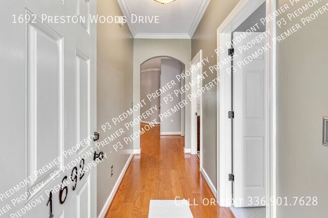 Foto del edificio - 1692 Preston Woods Dr