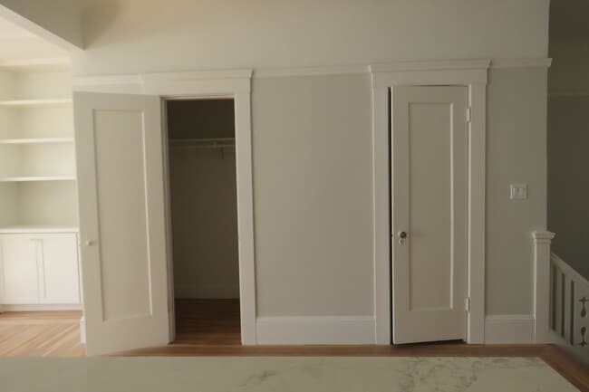 Building Photo - 147B