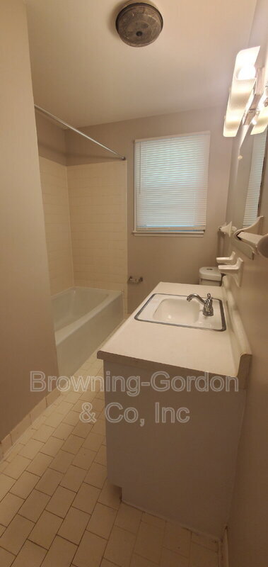 Foto del edificio - 4924 Briarwood Dr