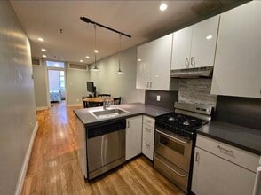 Building Photo - 129 Clinton St