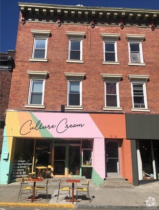 Building Photo - 318 Warren St