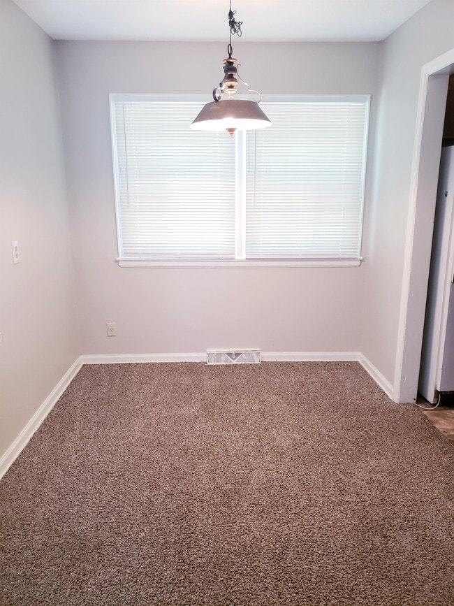 Building Photo - 932 N Terrace Dr