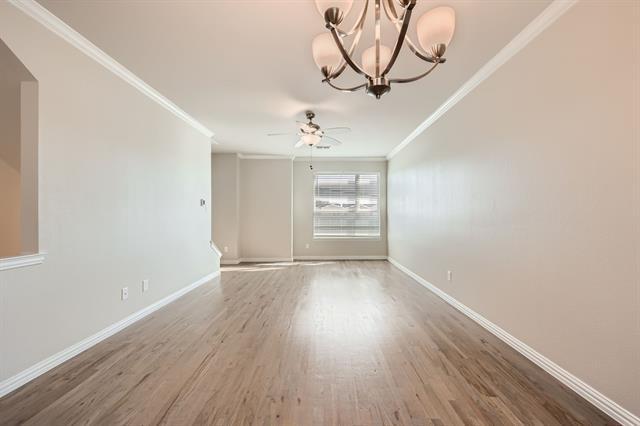 Foto del edificio - 301 E Lamar St