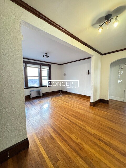 Foto del edificio - 14 Lakeville Rd