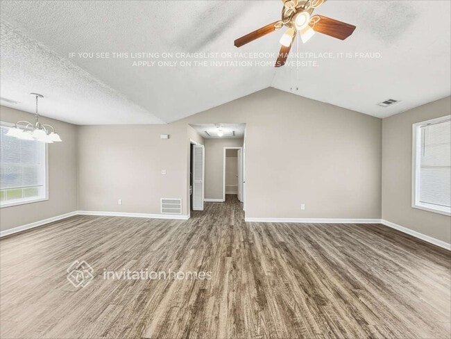 Building Photo - 443 Linda Ln