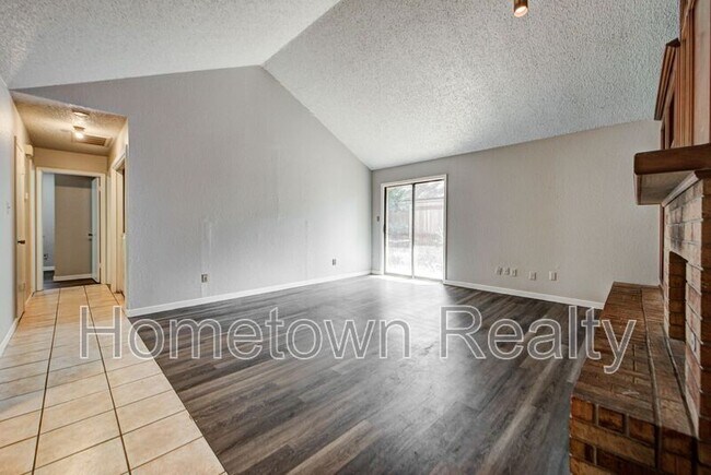 Foto del edificio - 1713 Hillcrest Dr