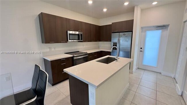 Foto del edificio - 8301 NW 41st St