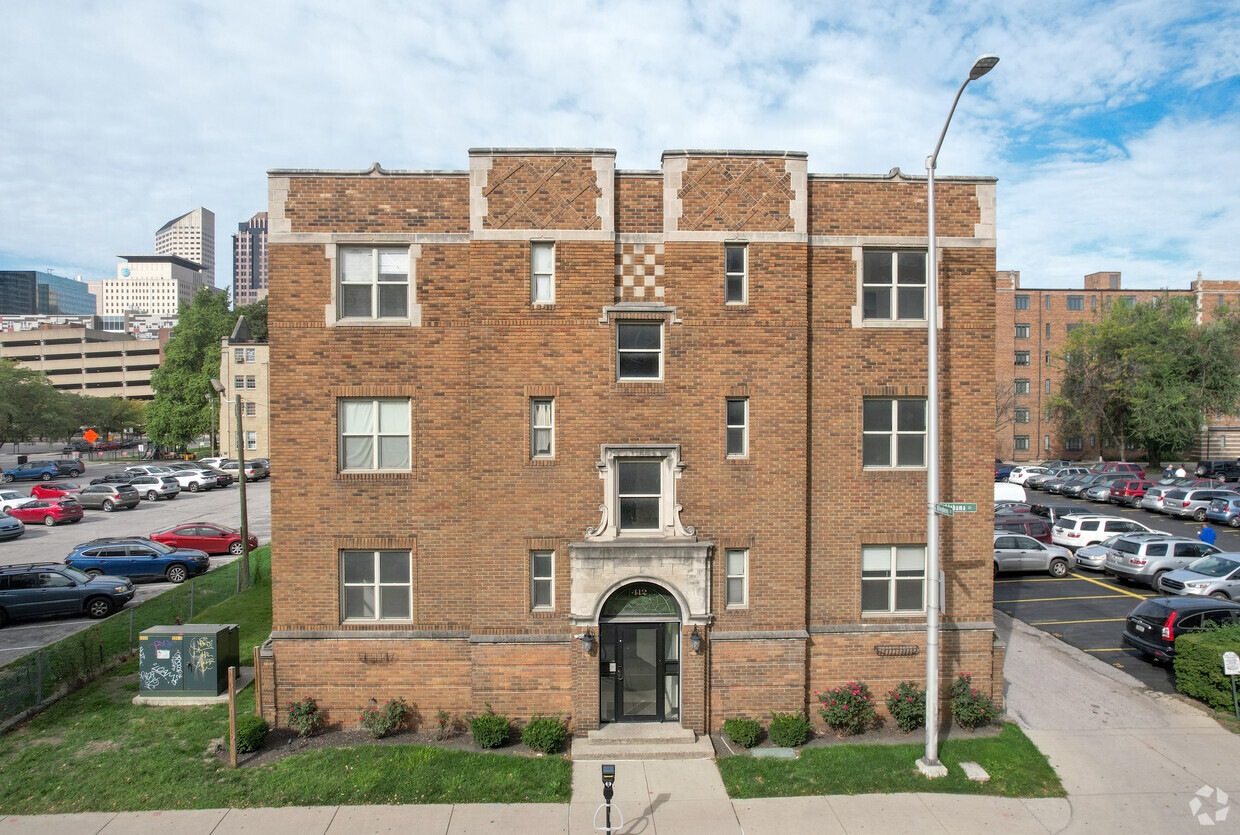 Alabama Street Entrance - Devonshire Apartments in Downtown Indianap...