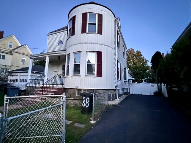 Foto del edificio - 88 Elmwood Ave