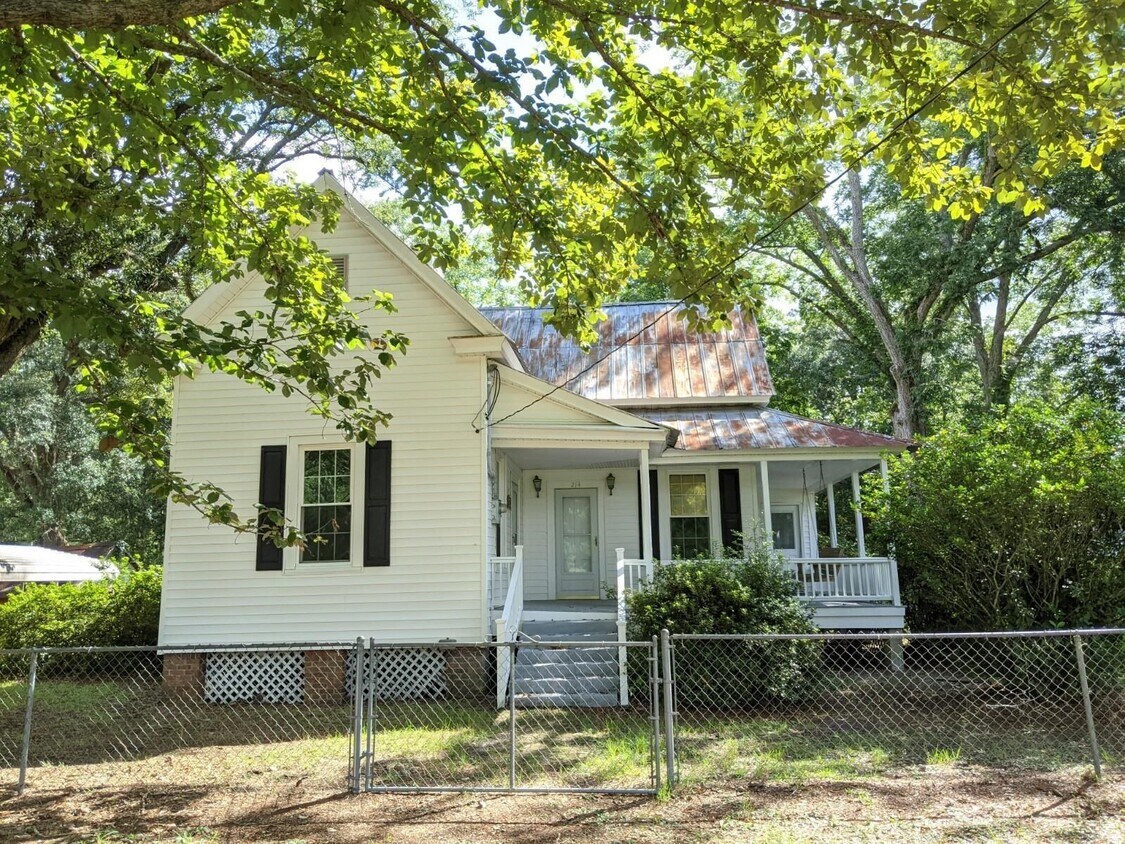 Primary Photo - 214 5th St