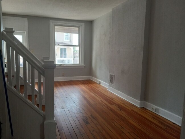 Foto del edificio - 2343 Logan St