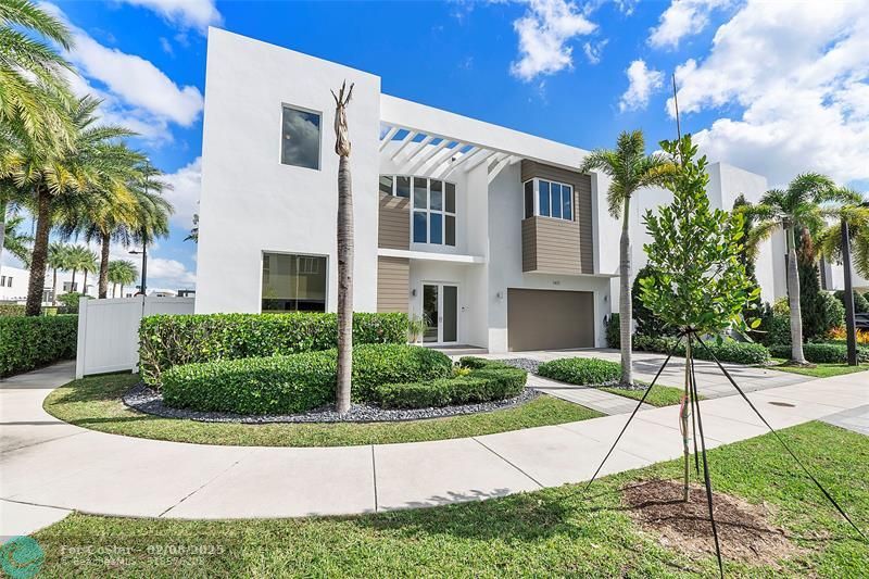 Foto principal - 7477 NW 99th Ave