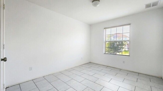 Building Photo - 5831 San Savino Dr