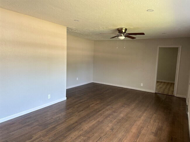 Building Photo - 2502 Kingsdale Dr