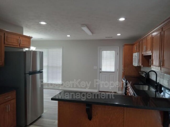 Building Photo - 721 Pine Hill Ct